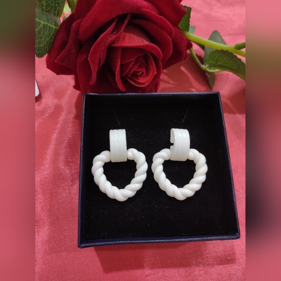 White Heart Earrings 🤍 - Picture 6 of 6